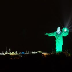 bc-by-night-cristo-luz-6581be9ef101c-large 03